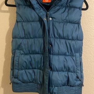 Merrell turquoise blue puffer vest size medium with hood.